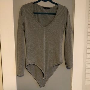 5/$30 Grey v neck bodysuit M